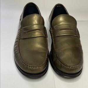 Dolce & Gabbana Gold Loafers with Classic Design and Matte Finish